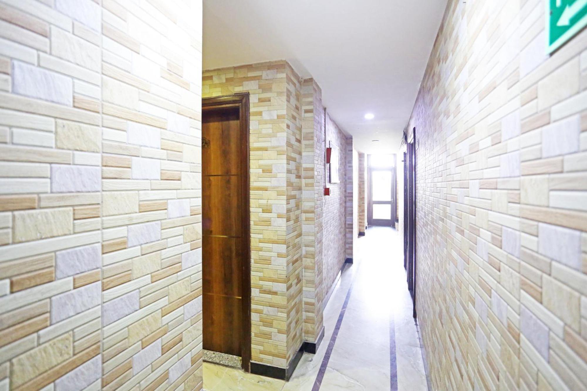 Hotel Preet Palace -5 Mints Walk From Nizamuddin Railway Station Нью-Дели Экстерьер фото