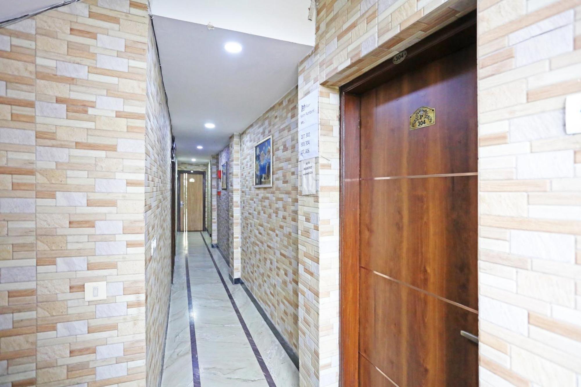 Hotel Preet Palace -5 Mints Walk From Nizamuddin Railway Station Нью-Дели Экстерьер фото
