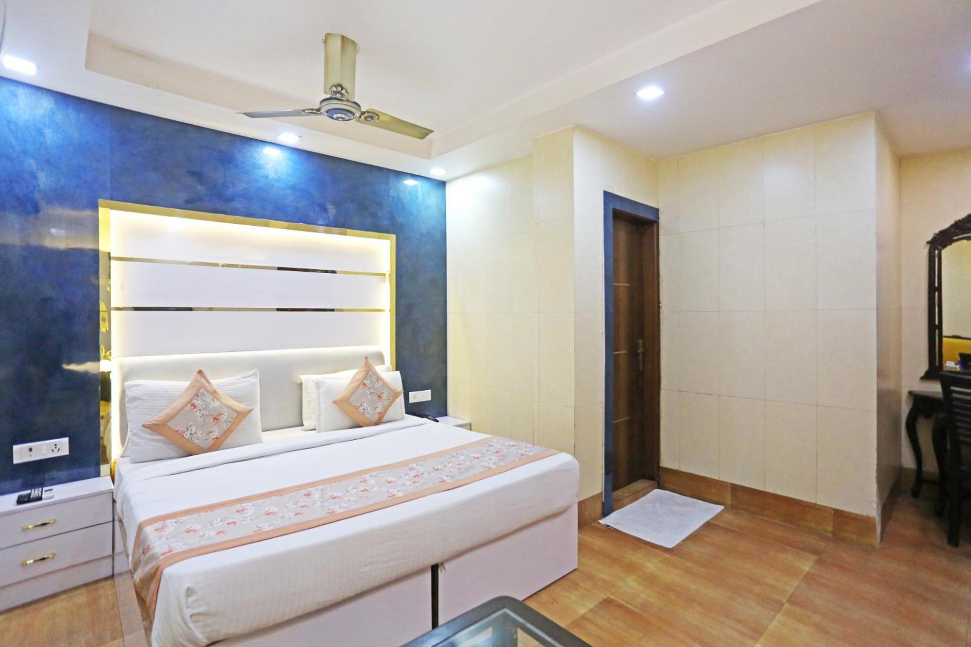 Hotel Preet Palace -5 Mints Walk From Nizamuddin Railway Station Нью-Дели Экстерьер фото