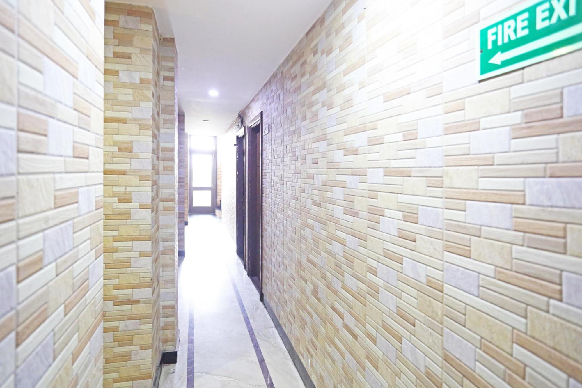 Hotel Preet Palace -5 Mints Walk From Nizamuddin Railway Station Нью-Дели Экстерьер фото