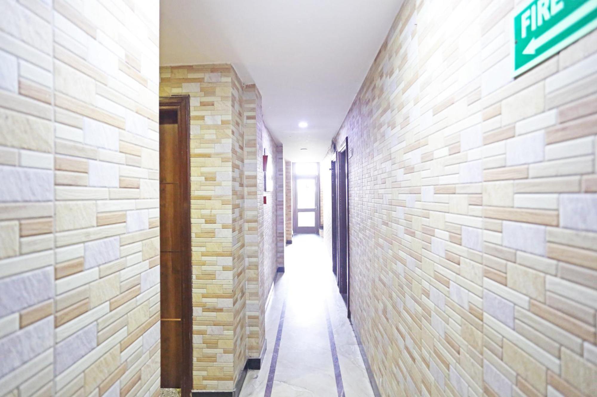 Hotel Preet Palace -5 Mints Walk From Nizamuddin Railway Station Нью-Дели Экстерьер фото